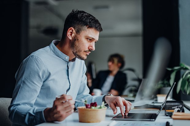 «Люди перестали жить по офисному ритму» Почему график «с девяти до шести» уходит в прошлое?