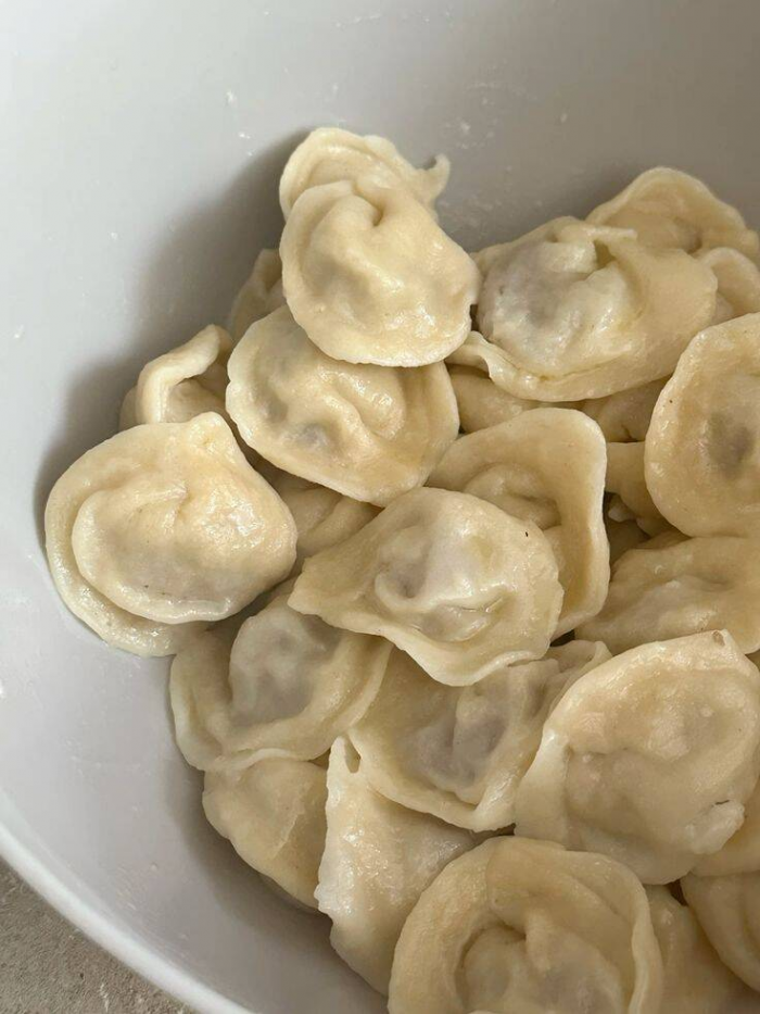 Зачем при варке пельменей добавляют стакан холодной воды и как это связано с физикой