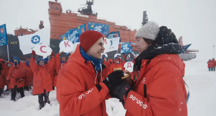 Яна Топлеса уличили в измене жене: что известно о научпоп-блогере, ролики которого показывают в школе
