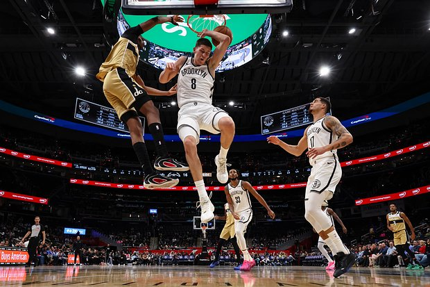 Долгожданный рекорд Овечкина, ликующий Роналду и кровавый поединок на турнире UFC Самые яркие спортивные фото 2025 года