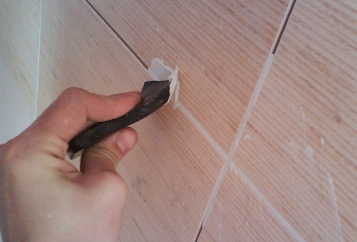 Действенные способы, как отбелить межплиточные швы на кухне и в ванной без особого труда