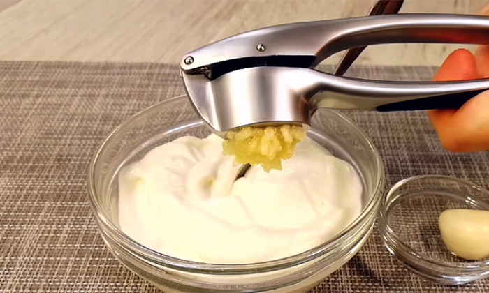 Самый простой и лучший салат на Новый год: с курицей и с особой прослойкой