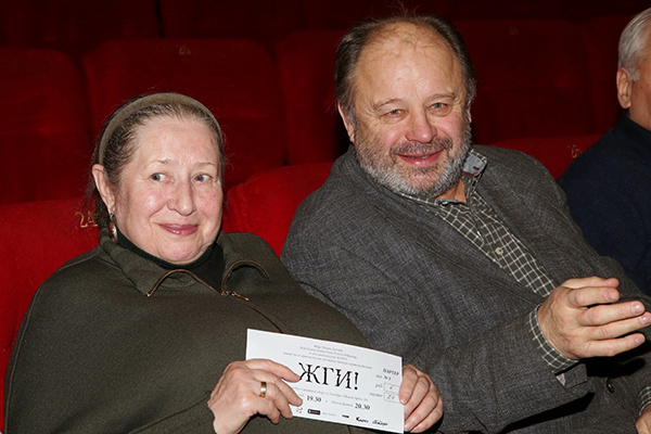 «Он не сломался»: 78-летний Владимир Ильин борется с раком, но продолжает творить и жить в уединении