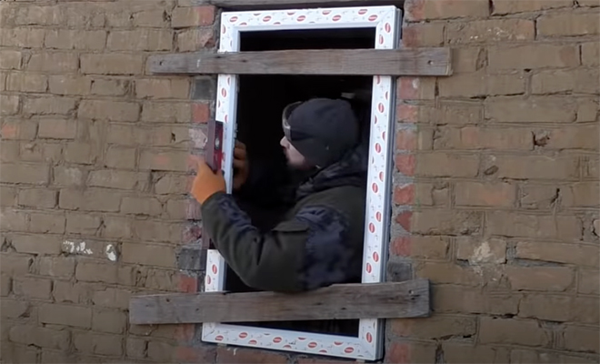 Мужчина нашел старую дачу с провалившейся крышей и за 2 года превратил ее в дом из журнала. Видео