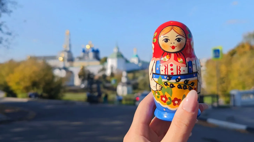 Все думают, что матрёшка — древняя русская игрушка. А ей всего 130 лет, и придумал её токарь, который просто листал журнал