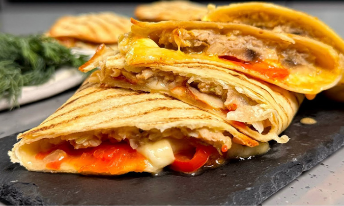 Мексиканский перекус за 3 минуты: лепешки кесадилья с начинкой. Подходят для любого времени дня