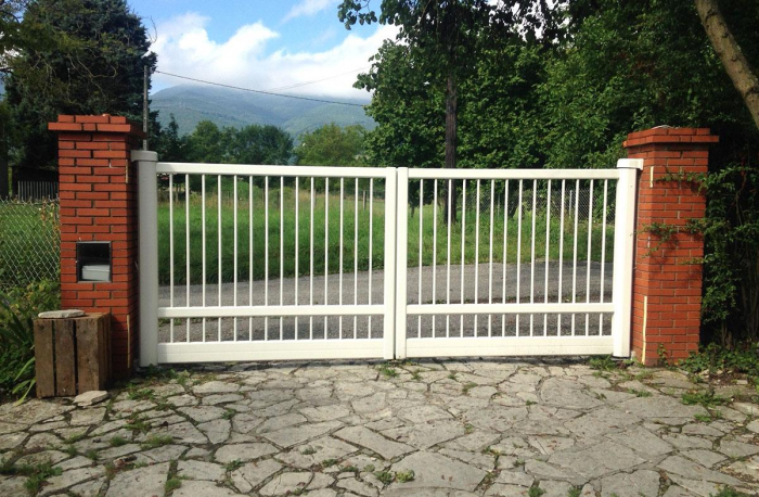 Ворота для частного дома: как выбрать эффектную защиту? (38 фото)