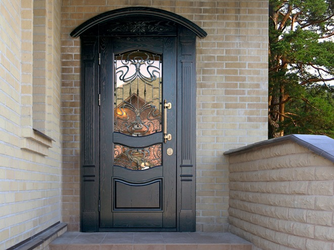 Выбираем идеальную входную дверь для домашнего интерьера (22 фото)