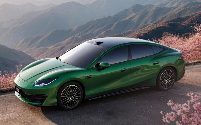 BYD Formula S: почти Porsche Taycan, но с ценой 2 млн рублей и с зарядкой за 5 минут