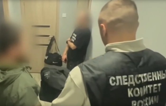 В клетку, а потом в кишлак: мигрант, угрожавший врачу расправой из-за неуважения к его жене, уехал колонию
