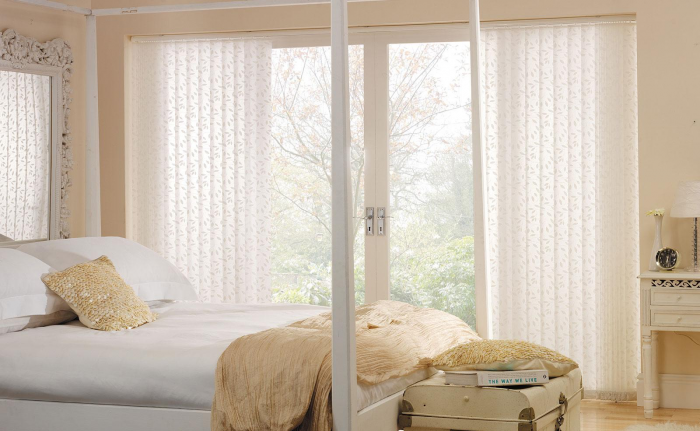 Жалюзи в спальню: фото, разновидности, материалы и цвета (55 фото)