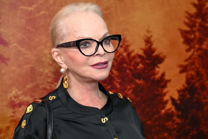 112: певица Лариса Долина отказалась отдать ключи от квартиры Лурье