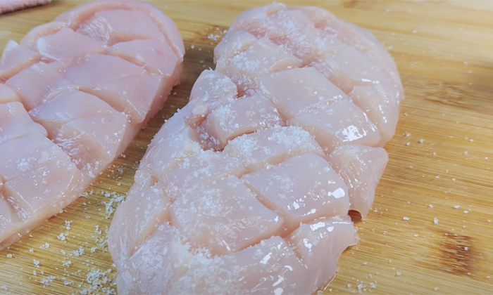 Курица обычно готовится долго, но мы сделаем ужин за 15 минут. Медово-чесночный цыпленок