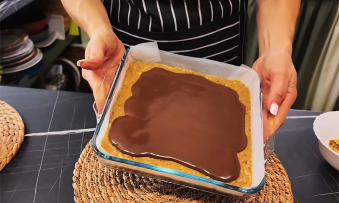 Вкуснее любых сникерсов: шоколадно-ореховая Баядерка, десерт без духовки за 5 минут