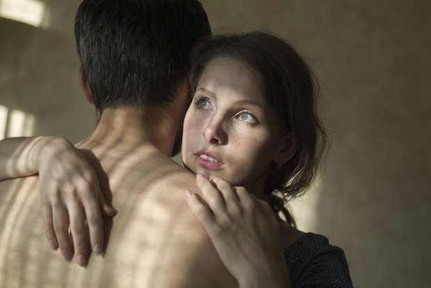 «Система играет против одиночек» Зумеры все охотнее женятся и рожают детей. Но любовь здесь может быть ни при чем