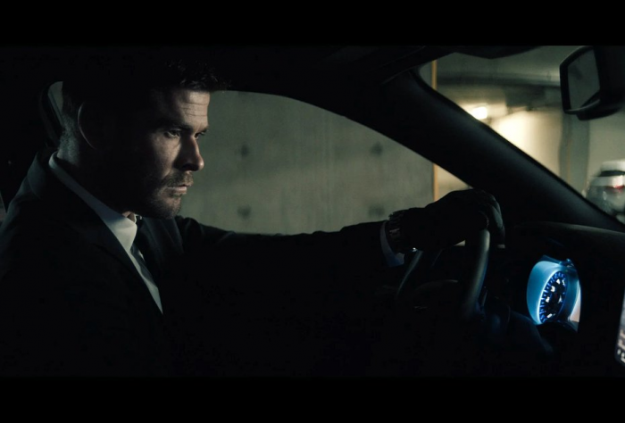 В кино — «Ограбление в Лос-Анджелесе» с Крисом Хемсвортом. Почему это лучший криминальный фильм года?