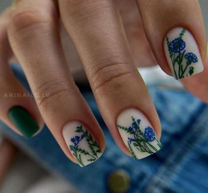 Маникюр на 8 Марта: идеи с фото