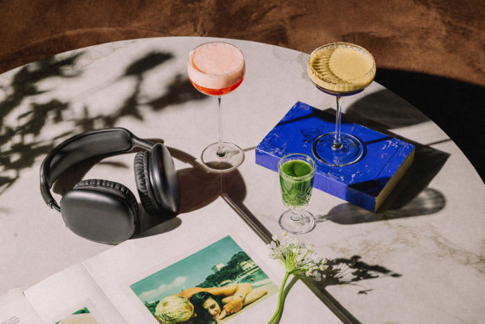 Театр в баре, парфюм от ресторана и новые открытия: чем удивляет Москва в марте