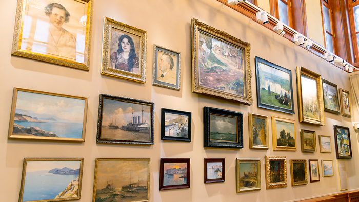 Франция — мачеха, а Россия — мать: Фонд культуры показал предметы, которые эмигранты вернули на Родину