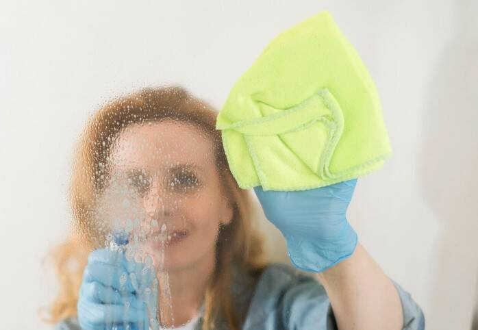 Зачем натирать руки картофелем и хранить сельдерей в хлебнице: полезные бытовые советы