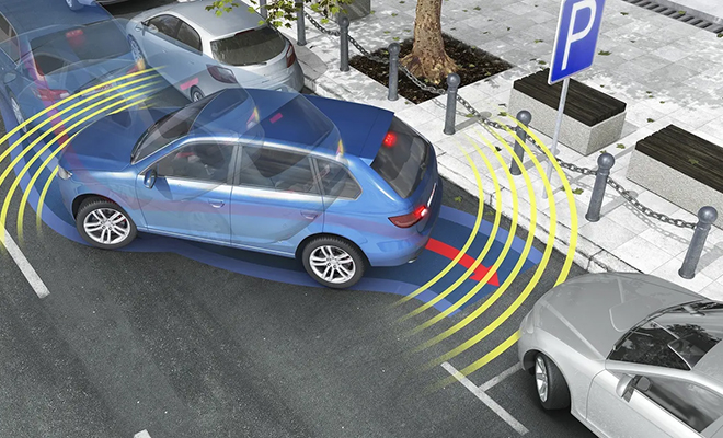 Водитель хитро наказал женщину, блокировавшую пустую парковку. Он использовал автопилот