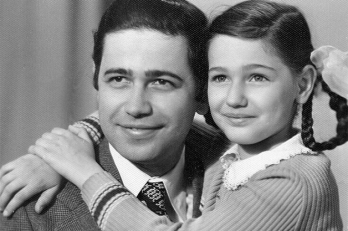 «Её как будто не существует»: почему старшая дочь Евгения Петросяна, Викторина, оказалась отцом «вычеркнута» из жизни?