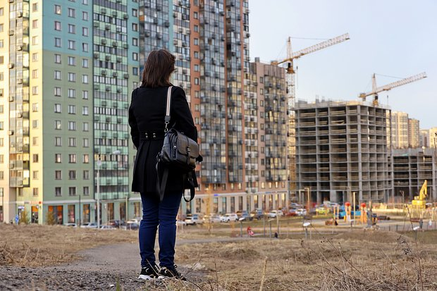 «Что имею? Две ипотеки, три кредита» Россиянам все труднее выплачивать долги по ипотеке. Когда рынок лопнет?