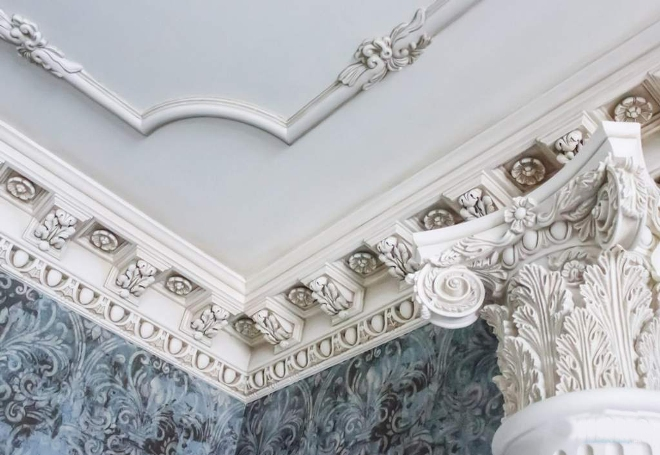 Дизайн потолочных плинтусов в интерьере: фото, как выбрать лучший вариант для интерьера (67 фото)