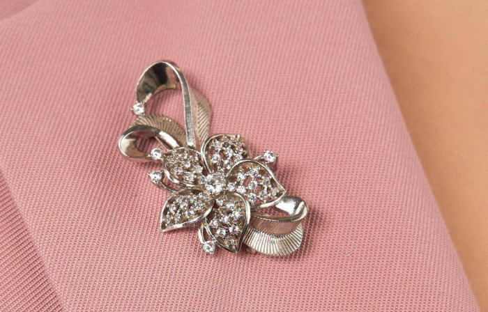 Украшения с цветами на 8 Марта