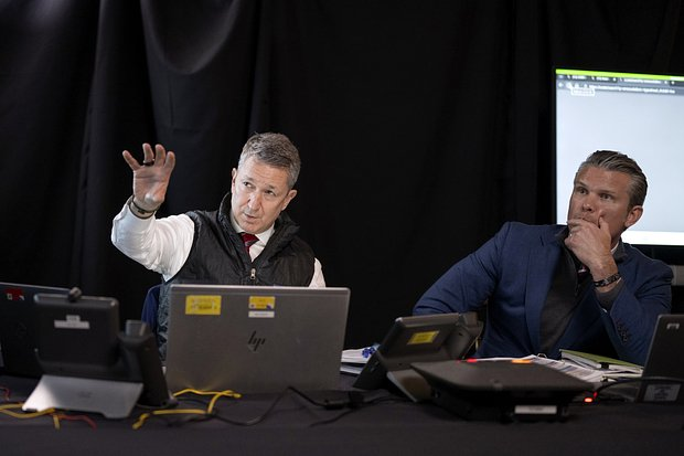 «Мы приближаемся к порогу» Писатели и философы помогли ИИ обрушить рынок акций на сотни миллиардов долларов. Как это произошло?