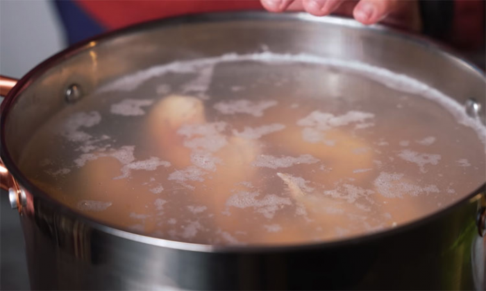 Кавказский секрет крепкого бульона: прозрачный словно слеза, подойдет и для супов, и для хинкали