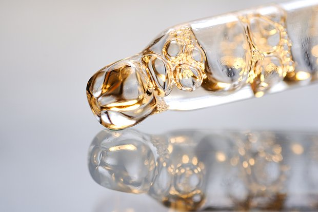 Голливудские звезды и обычные люди подсели на инъекции пептидов. Почему они опаснее, чем кажутся?