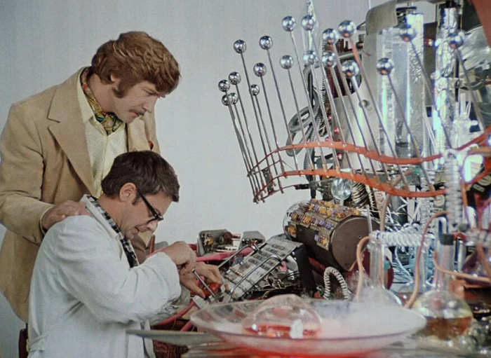 Как создавали культовый реквизит — машину времени — для фильма «Иван Васильевич меняет профессию»