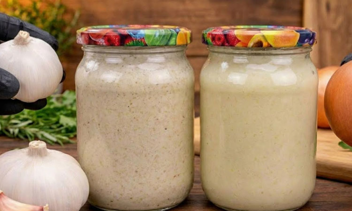 2 пасты из лука и чеснока, которые делают вкуснее любые блюда и даже хлеб