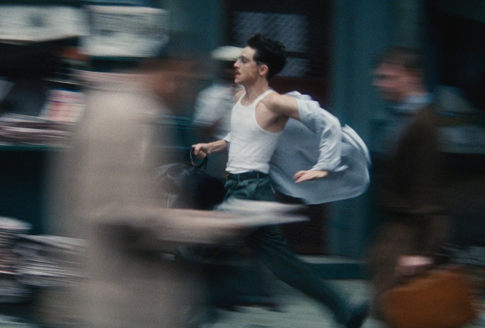 В кино — один из лучших фильмов года «Марти Великолепный». Почему Тимоти Шаламе получит за него «Оскар»?