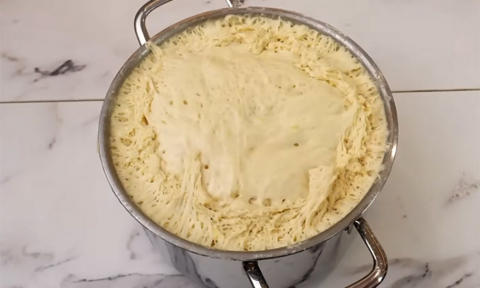 Пирожки «Ленивые», без лепки и хлопот: собираются за 5 минут сразу с начинкой, а жарятся еще быстрее