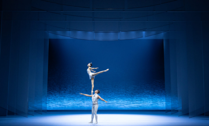 Знаменитую китайскую акробатическую драму «Лебедь» — вновь покажут в Санкт-Петербурге и Москве