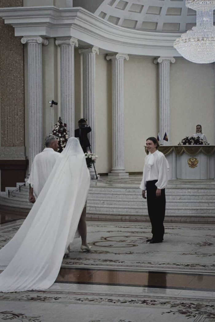 Тайные свадьбы и миллионные траты: звёздные браки, потрясшие 2025 год