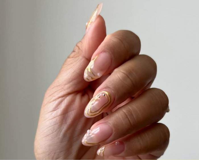 Маникюр на 8 Марта: идеи с фото