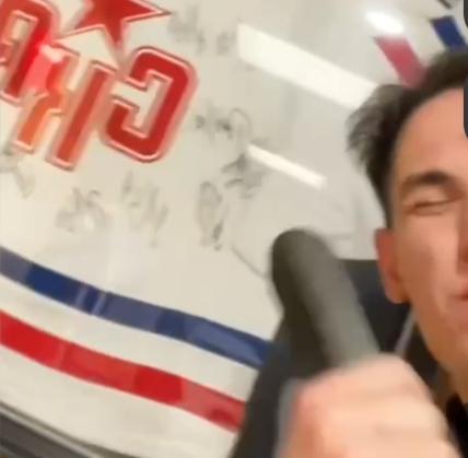 Хоккейного арбитра из Петербурга Хажиева отстранили на три года за пьянку