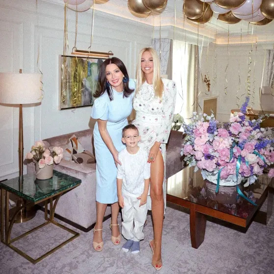 "Мы все им восхищаемся". Виктория Лопырёва рассказала о способностях сына-билингва