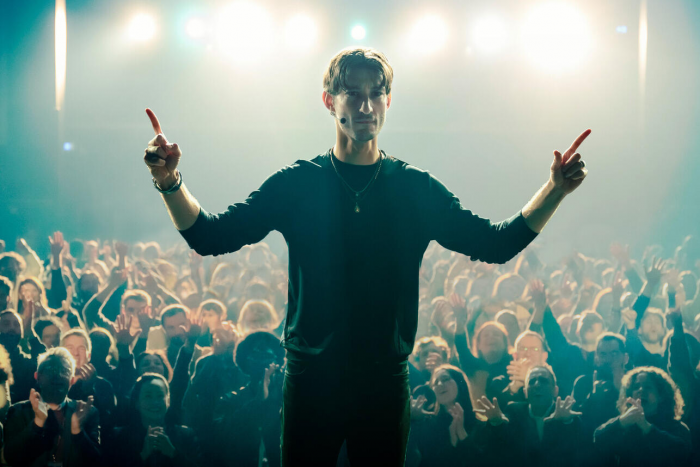 «Нормал», «Гуру» и «Неизбранные»: премьеры кино и сериалов с 16 по 22 апреля