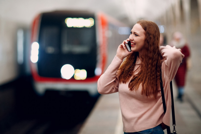 Москвичи проводят в метро в среднем 24 минуты, чаще всего они слушают поп и рэп