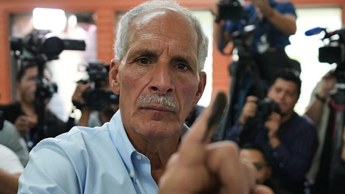 Борьба была равна: сражались два кандидата...