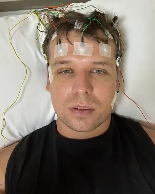 Мужчина с загадочной бессонницей заявил, что не спал два года. Он сменил более 50 врачей, а потом исчез