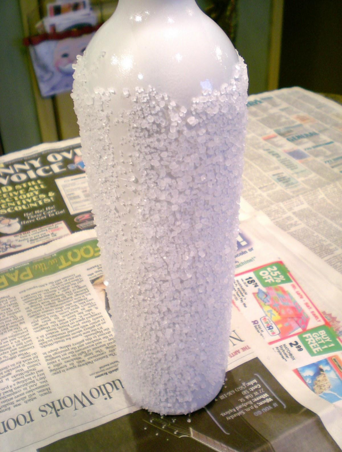 Декорирование бутылок различными материалами (58 фото)