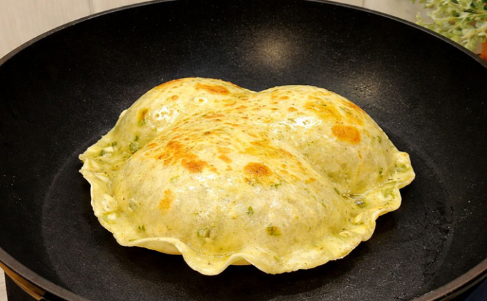 Когда лень идти за хлебом: лепешки на жидком тесте за 5 минут