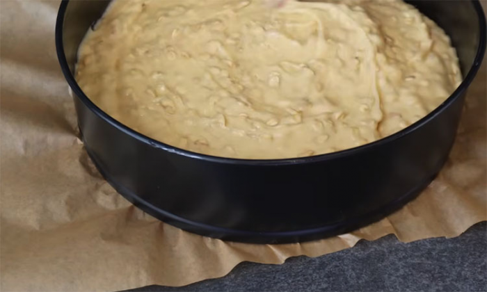 Превратили 1 стакан овсянки в пышный пирог: его все принимают за ореховый