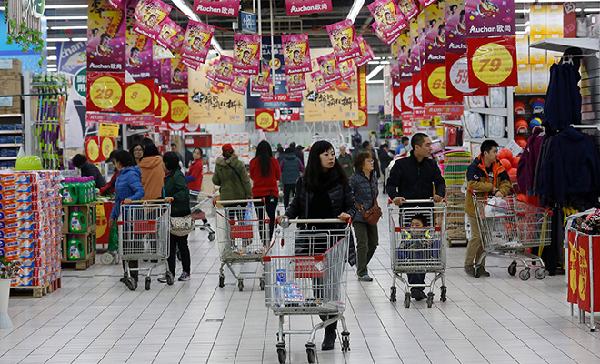 Турист из России зашел в китайский супермаркет и показал, в чем отличия, какие цены и ассортимент