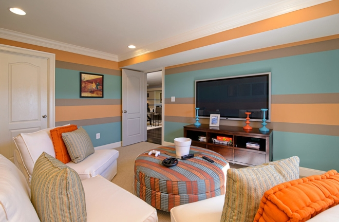 Обои в полоску: как создать нестандартный дизайн комнаты с помощью простых линий (104 фото)